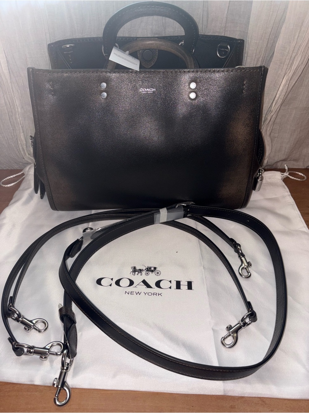 Coach loved leather rouge 31 no charms - Picture 4 of 5